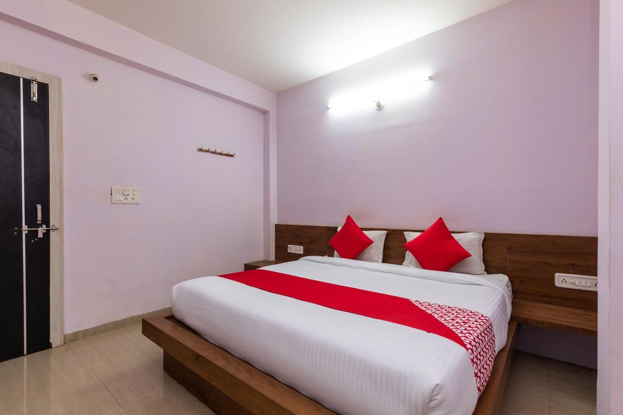 Collection O Prince Palace Ratlam Exterior photo