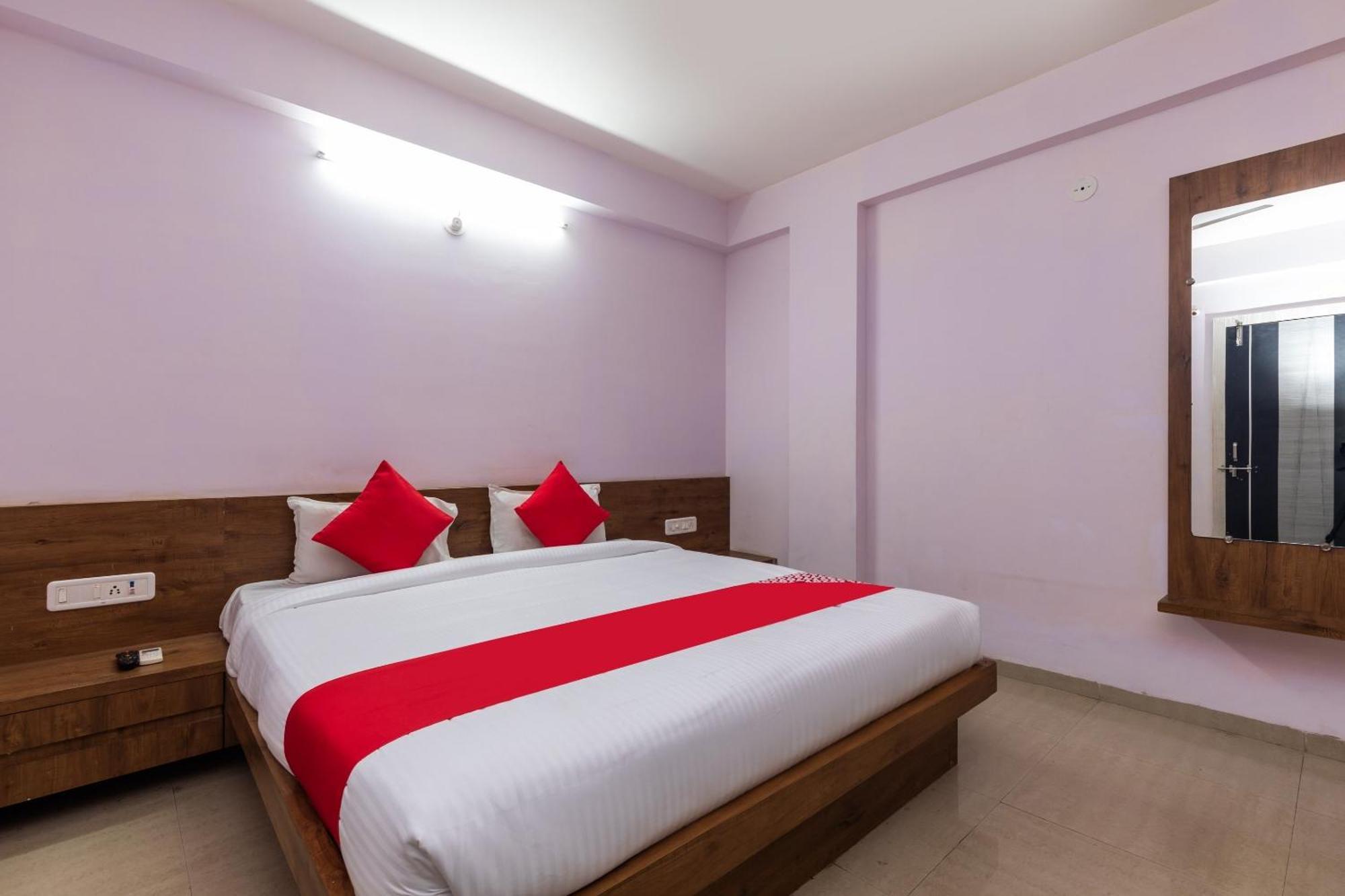 Collection O Prince Palace Ratlam Exterior photo